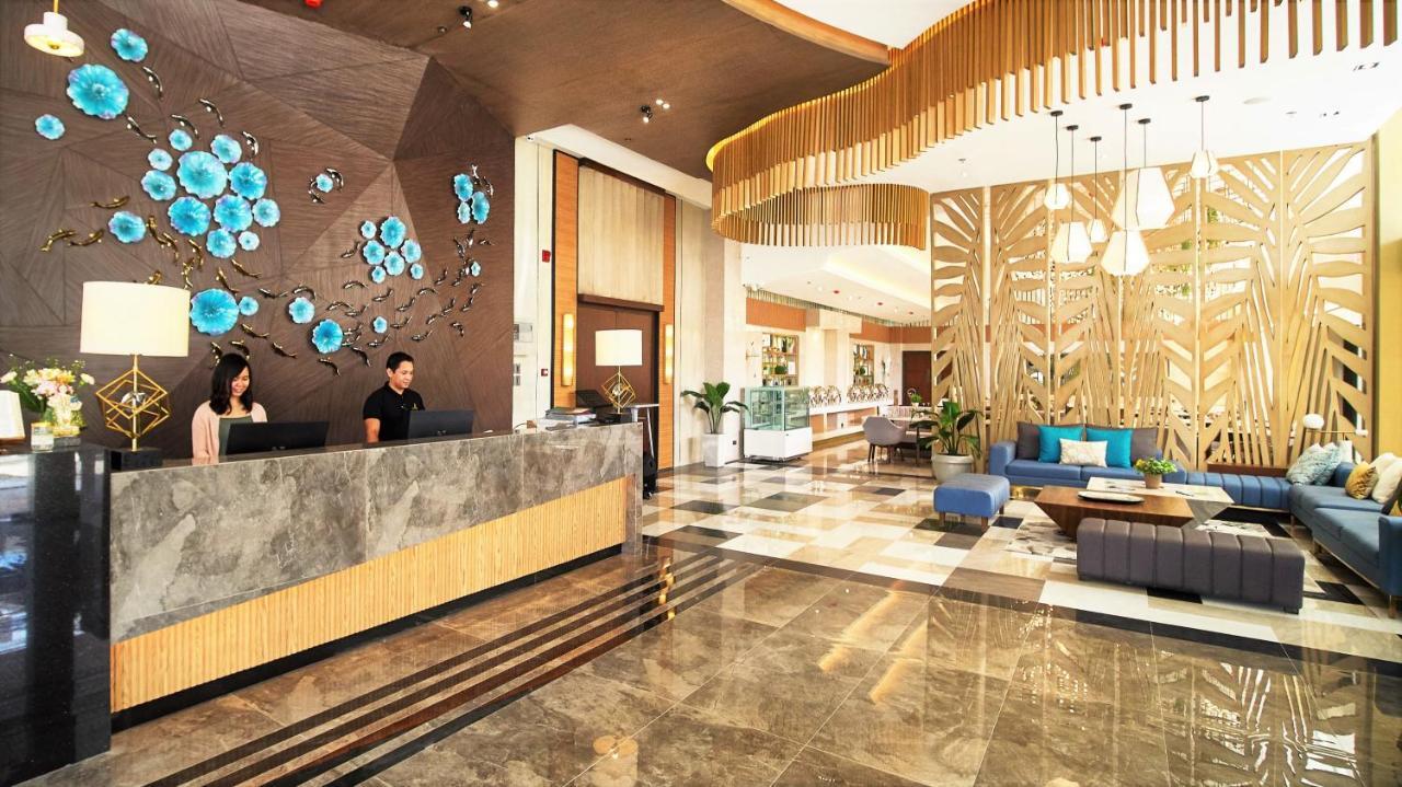 J7 Plaza Hotel Iloilo Esterno foto